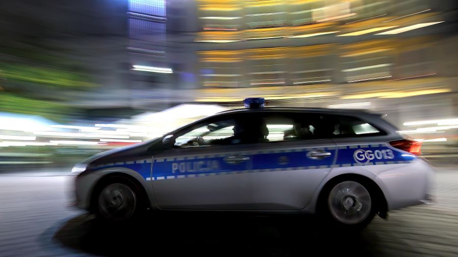 Ukradł busa i porwał 13-letnią dziewczynkę. Kieleccy policjanci poszukują podejrzanego 