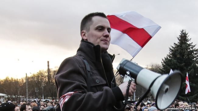 Дзяніс Садоўскі падчас «недармаедскіх» пратэстаў. Менск, Беларусь. 2017 год. (Фота: svaboda.org)