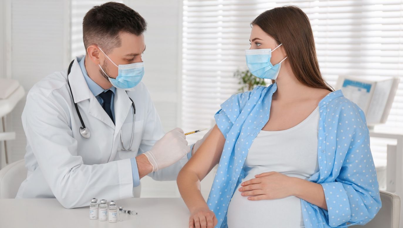 Szczepionki przeciwko COVID-19 nie zaburzają ciąży (fot. Shutterstock)