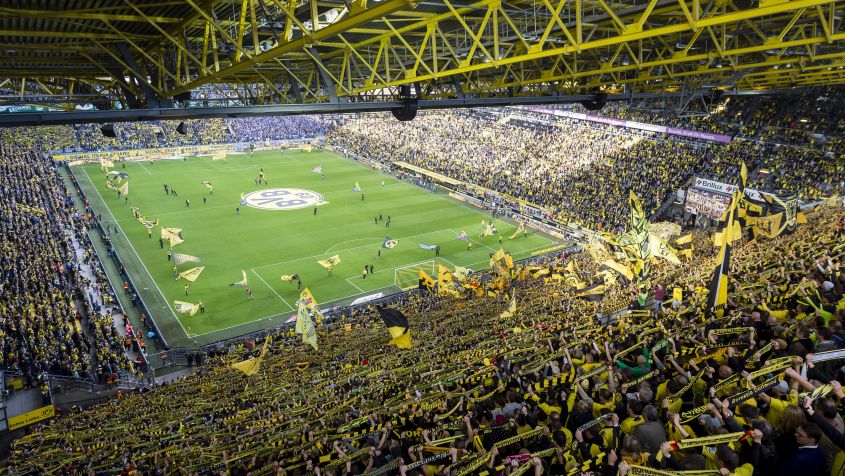 Kibice Borussii tworzą niepowtarzalną atmosferę na Signal Iduna Park  (fot. Getty Images)