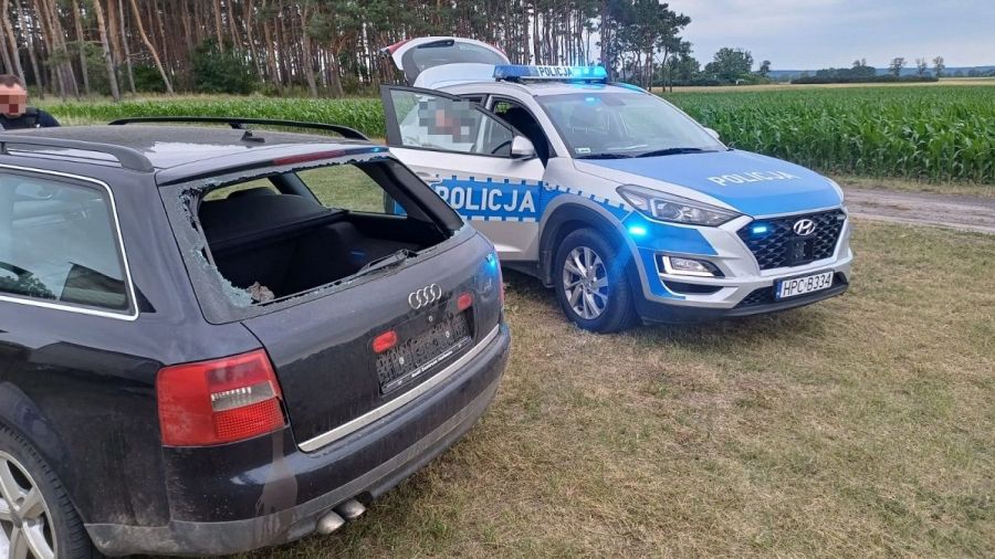Policjanci zatrzymali nietrzeźwego kierowcę na jednej z posesji, na którą przypadkowo wjechał ścigany