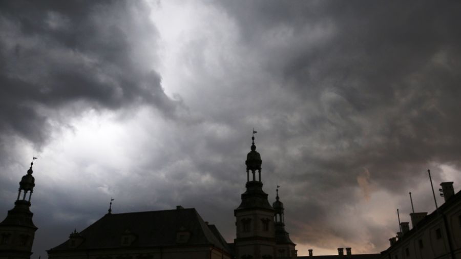 Ostrzeżenie drugiego stopnia przed burzami! Jakie środki ostrożności zachować?