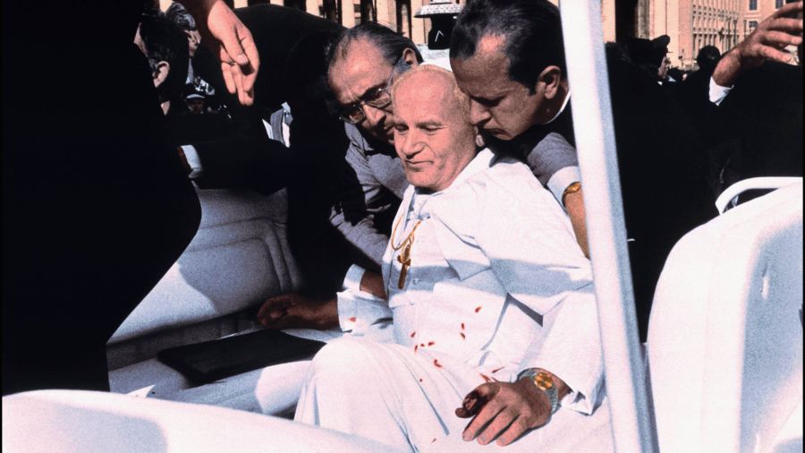 Koloryzowane zdjęcie z zamachu na Jana Pawła II z 13 maja 1981 roku. Fot.  API/Gamma-Rapho via Getty Images