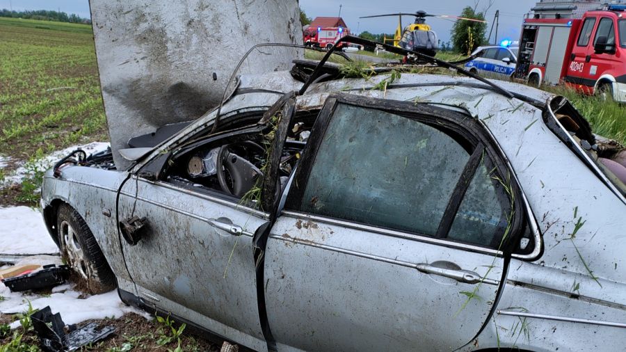 Wypadek w Lubczu: trzy osoby ranne, w tym dziecko – interweniował śmigłowiec LPR (fot. Ratownictwo Medyczne BCM)