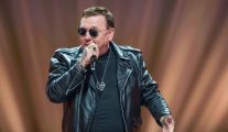 Bogusław Buczkowski, podopieczny Roberta Janowskiego, w półfinale programu „The Voice Senior” śpiewa piosenkę „Zaopiekuj się mną” zespołu Rezerwat