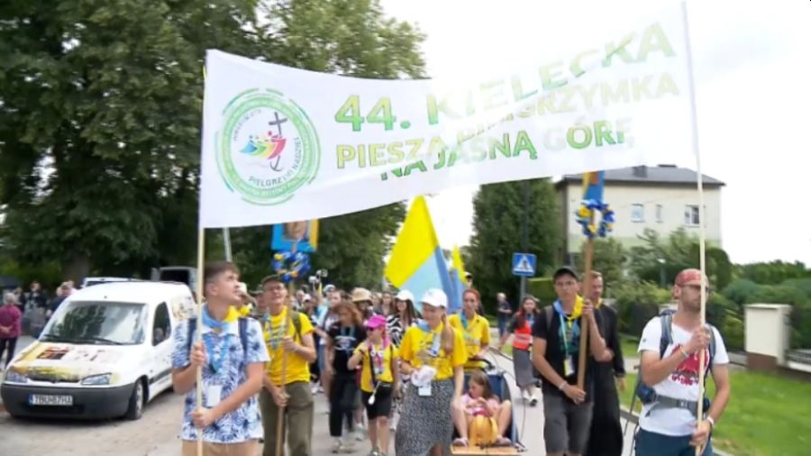 Pątnicy wyruszyli z Wiślicy w stronę Częstochowy. Na Jasną Górę dotrą w osiem dni