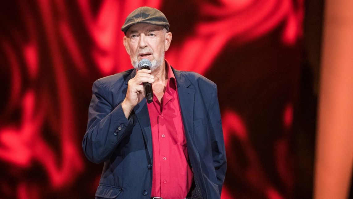 Wiesław Ilczuk, uczestnik programu „The Voice Senior”, wykonujący na scenie utwór „Na pozór” Bogusława Meca niestety nie zdobył uznania trenerów, ale za to wyróżnił się niebywałą dyplomacją.