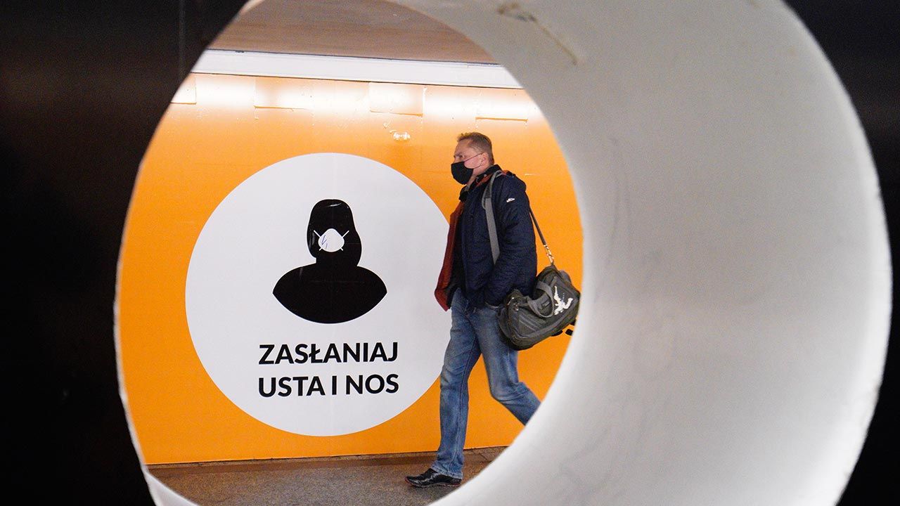 „Staramy się, aby restrykcje i obostrzenia, które do tej pory wprowadziliśmy, były przestrzegane” (fot. Jaap Arriens/NurPhoto via Getty Images) „Staramy się, aby restrykcje i obostrzenia, które do tej pory wprowadziliśmy, były przestrzegane” (fot. Jaap Arriens/NurPhoto via Getty Images)