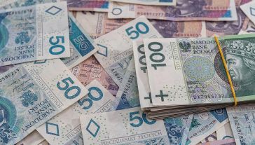 Aktualnie na umorzenie subwencji finansowej oczekuje około 5 tys. beneficjentów programu Tarcza 1.0 (fot. Shutterstock/RomanR)