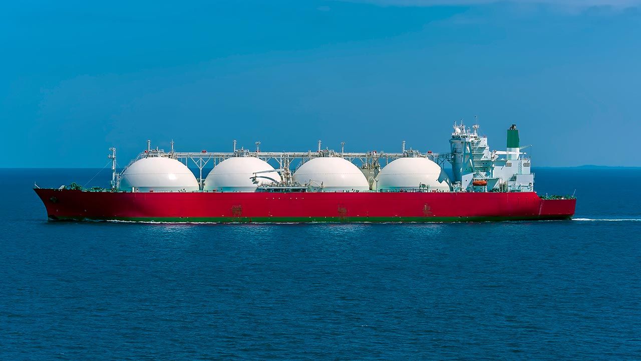 Nowe dostawy gazu LNG z Kataru mają popłynąć w 2026 roku (fot. Shutterstock/Nicola Pulham, zdjęcie ilustracyjne)