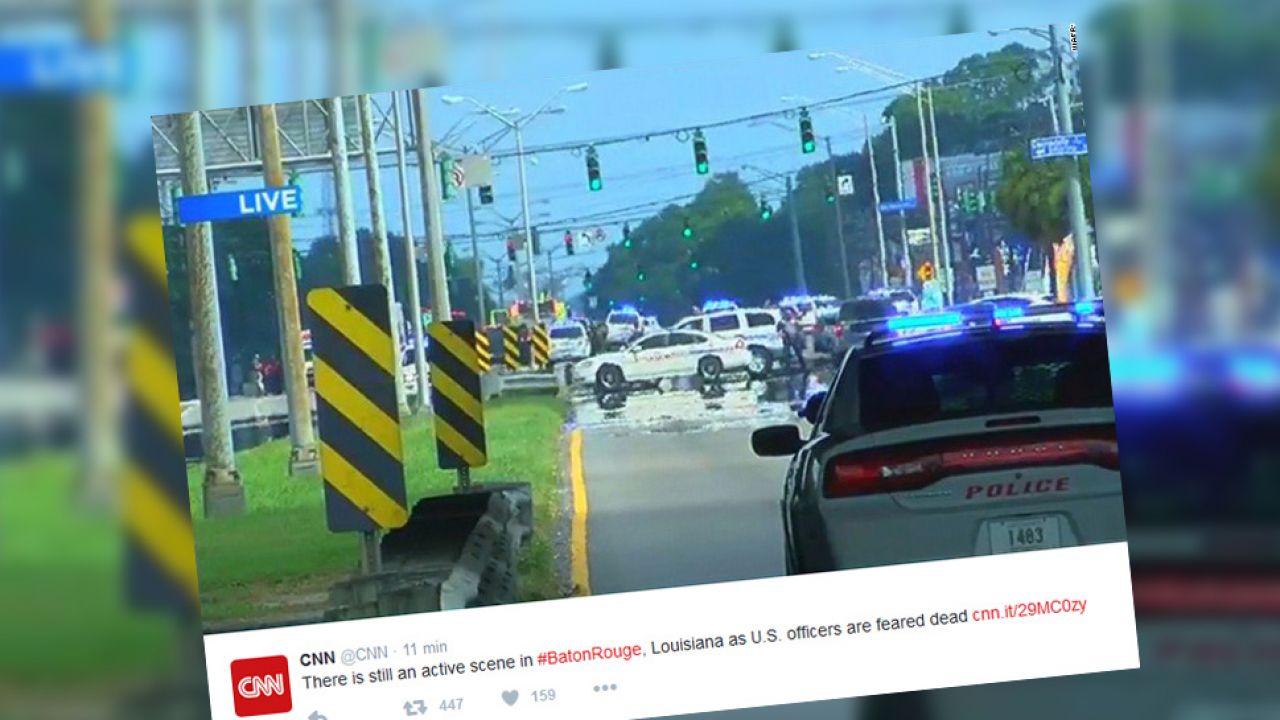 Nieznany sprawca otworzył ogień do funkcjonariuszy (fot. Twitter/CNN) Nieznany sprawca otworzył ogień do funkcjonariuszy (fot. Twitter/CNN)