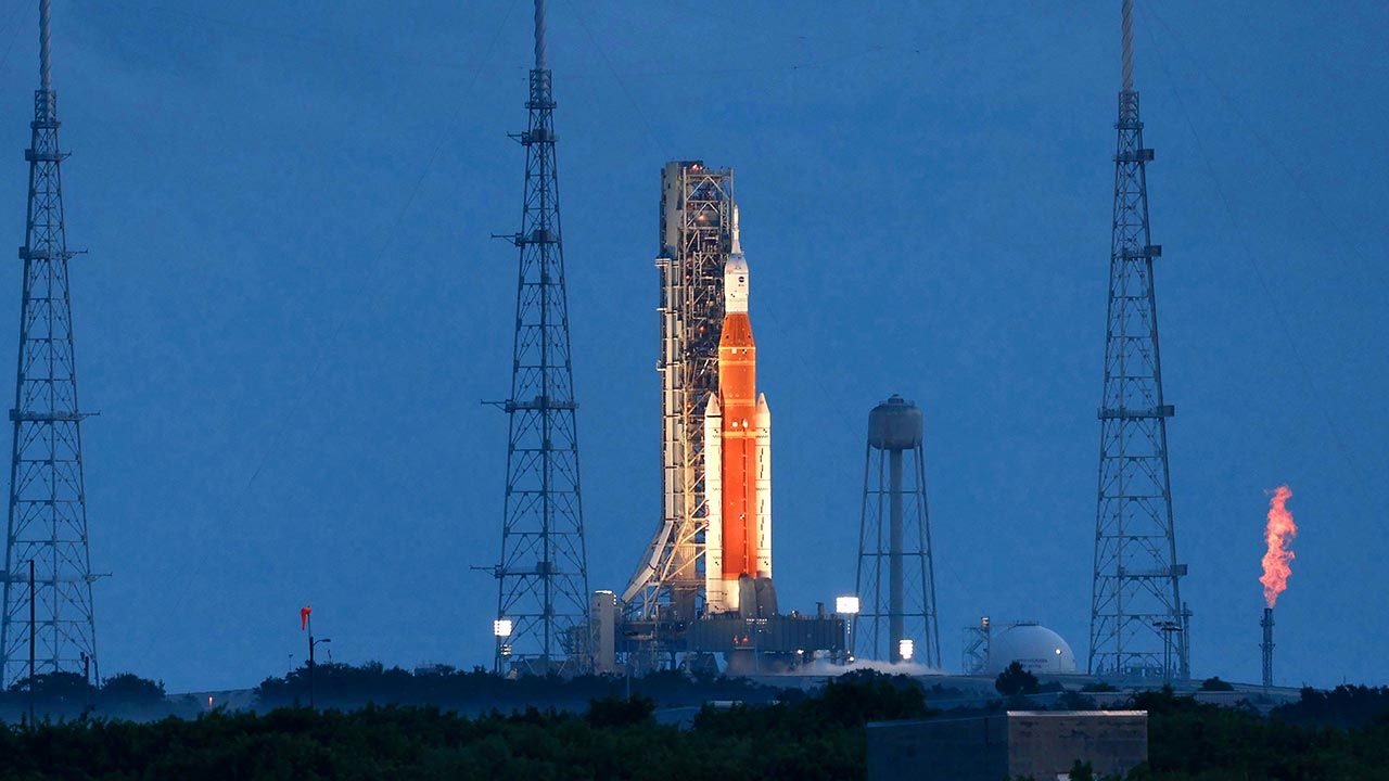 NASA może podjąć 23 lub 27 września kolejną próbę wystrzelenia w kierunku Księżyca rakiety (fot. Joe Burbank/Orlando Sentinel/Tribune News Service via Getty Images)