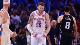 Koszykarze Oklahoma City Thunder (fot. Getty Images) Koszykarze Oklahoma City Thunder pozostają niepokonani w bieżącym sezonie NBA. Kolejne zwycięstwo odnieśli także zawodnicy Philadelphia 76ers (fot. Getty Images)