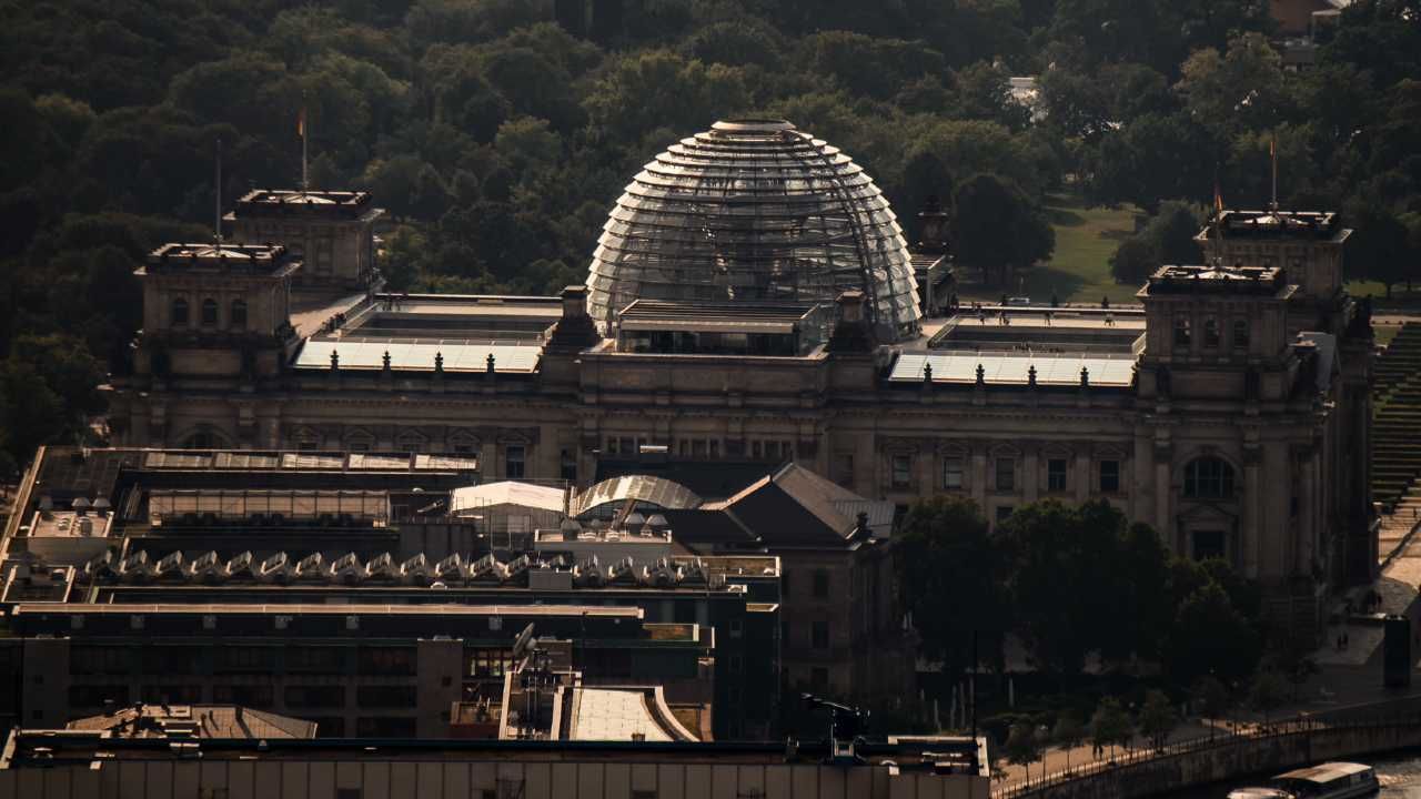 Jens F. miał dostęp do dokładnych planów Bundestagu (fot. PAP/EPA/CLEMENS BILAN) Jens F. miał dostęp do dokładnych planów Bundestagu (fot. PAP/EPA/CLEMENS BILAN)