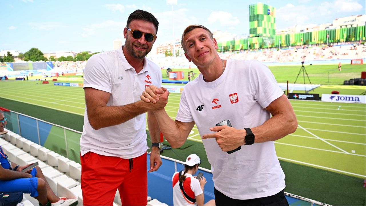 Piotr Lisek z trenerem Marcinem Szczepańskim podczas drużynowych lekkoatletycznych mistrzostw Europy (fot. PAP/Paweł Skraba)