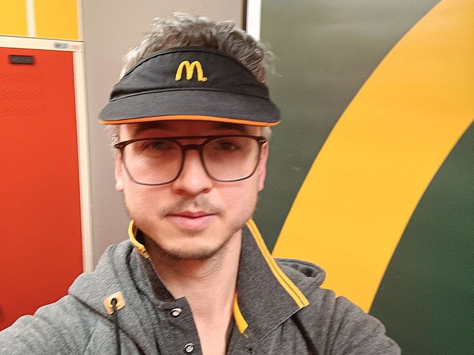 Міхаіл Волчак у першы дзень працы ў «McDonsld’s». Варшава, Польшча. 4 сакавіка 2024 года. Фота: Міхаіл Волчак
