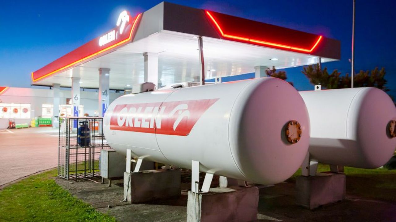 PKN Orlen podkreślił, że „konsekwentnie umacnia swoją pozycję finansową i wiarygodność wśród inwestorów” (fot. Shutterstock/Karolis Kavolelis) PKN Orlen podkreślił, że „konsekwentnie umacnia swoją pozycję finansową i wiarygodność wśród inwestorów” (fot. Shutterstock/Karolis Kavolelis)
