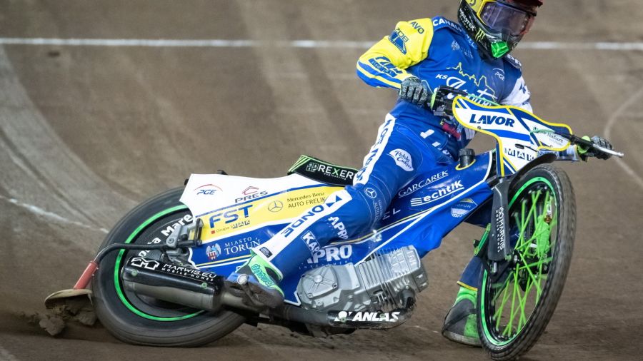 Patryk Dudek po latach startów w drużynie z Zielonej Góry, teraz przyjechał tu na ekstraligowy mecz i nie zawiódł (fot. PAP/Tytus Żmijewski)
