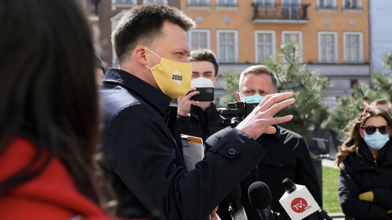 Hołownia komentował też głosowanie nad Funduszem Odbudowy (fot. PAP/Tomasz Wojtasik) Hołownia komentował też głosowanie nad Funduszem Odbudowy (fot. PAP/Tomasz Wojtasik)