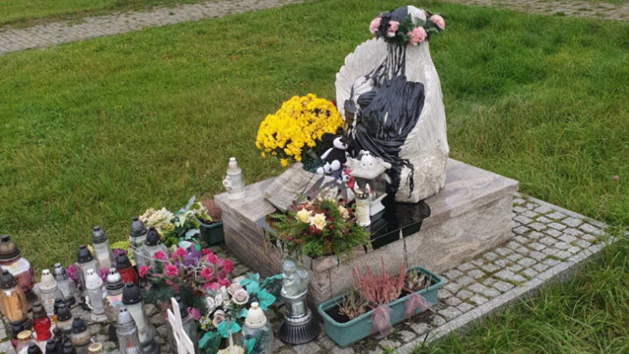 Sprawca bądź sprawcy nie zostali jeszcze zidentyfikowani (fot. Facebook/Grzegorz Sikorski - Wójt Gminy Hażlach) Sprawca bądź sprawcy nie zostali jeszcze zidentyfikowani (fot. Facebook/Grzegorz Sikorski - Wójt Gminy Hażlach)