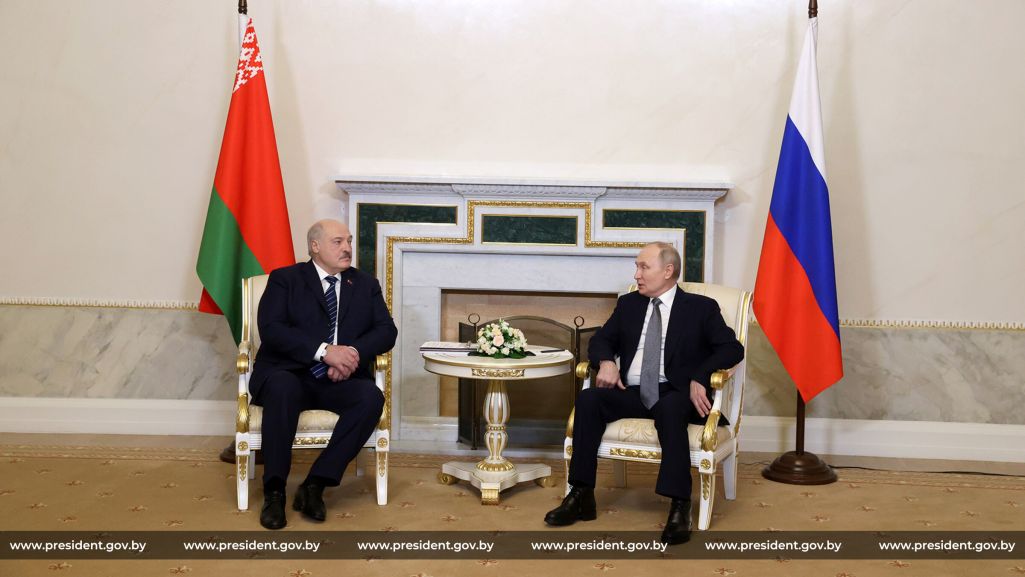 Лукашэнка і Пуцін у Канстанцінаўскім палацы ў Санкт-Пецярбургу. (Фота: president.gov.by)