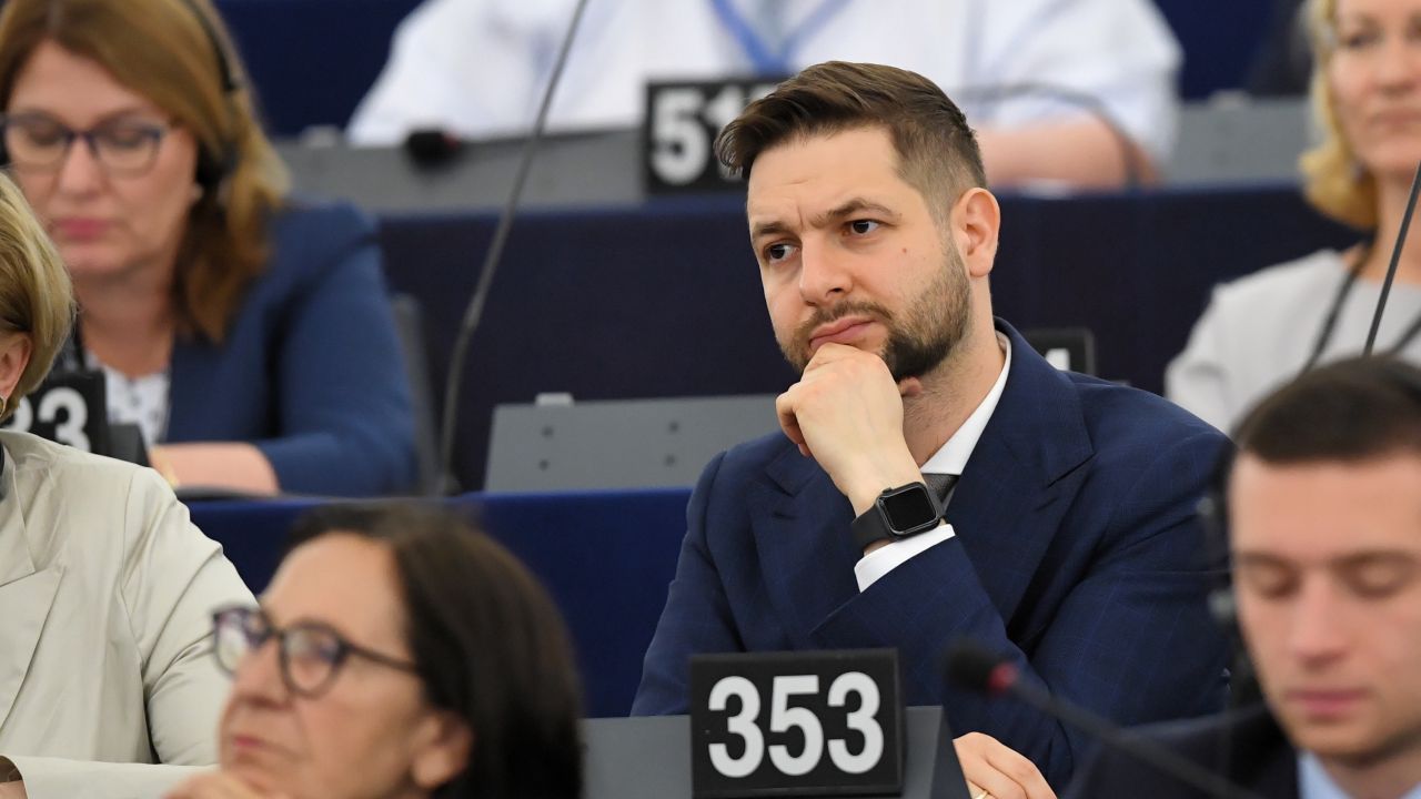 Eurodeputowany Patryk Jaki (fot. PAP/Radek Pietruszka) Eurodeputowany Patryk Jaki (fot. PAP/Radek Pietruszka)
