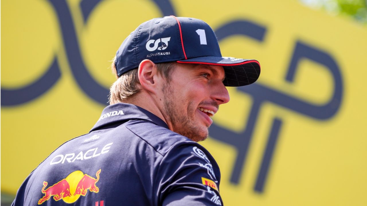 Max Verstappen zamienia bolid na wyścigowe Ferrari (fot. Getty).
