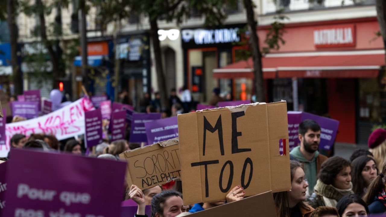 Niedawno w Paryżu protestowano przeciwko przemocy seksualnej. (Fot. Jerome Gilles; Getty Images)
