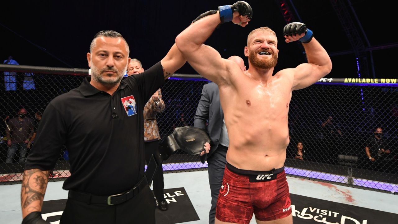 MMA. UFC 253: Jan Błachowicz mistrzem UFC - reakcje na świecie (sport.tvp.pl)