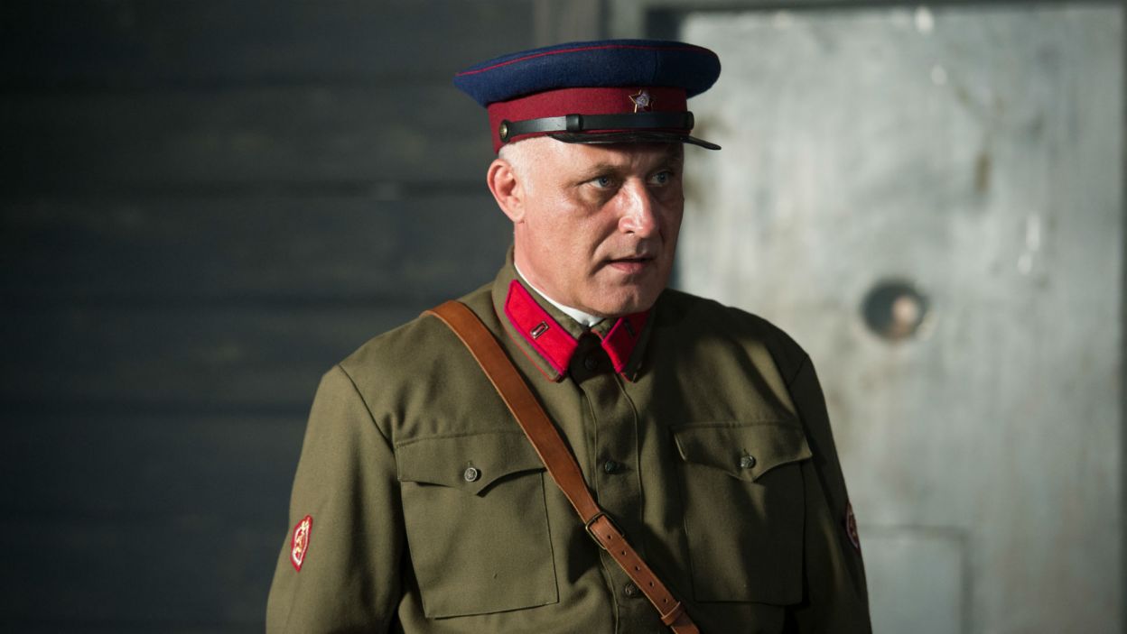... a postać wysokiego rangą funkcjonariusza NKWD stworzył Przemysław Bluszcz (fot. Jan Bogacz/TVP)