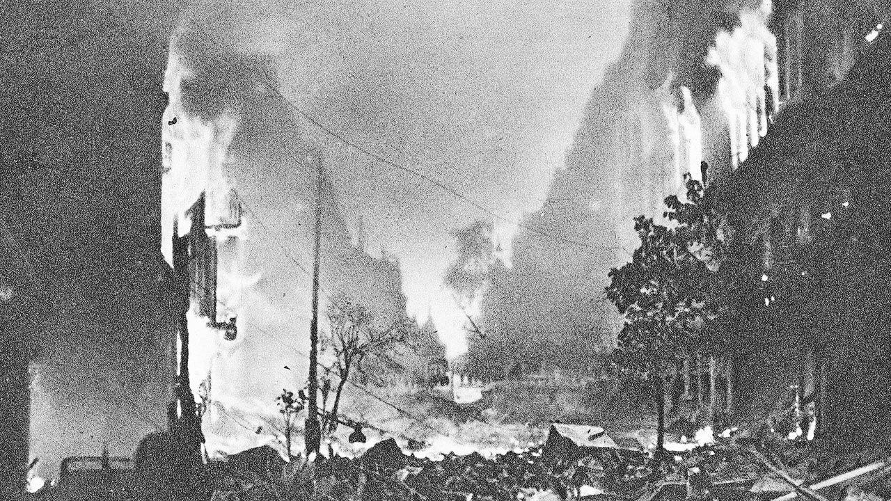 Adolf Hitler, na wieść o wybuchu powstania w Warszawie, nakazał „zrównać miasto z ziemią” (fot. PAP/Alamy)