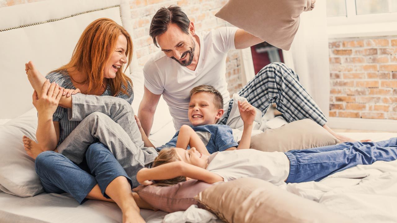 Cały program „Rodzina 500 plus” będzie obsługiwany przez ZUS (fot. Shutterstock/Olena Yakobchuk) Cały program „Rodzina 500 plus” będzie obsługiwany przez ZUS (fot. Shutterstock/Olena Yakobchuk)
