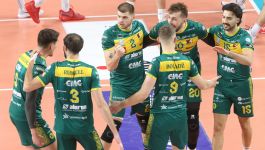 Siatkarze Aluronu CMC Warty Zawiercie (fot. PAP/Krzysztof Świderski) Siatkarze Aluronu CMC Warty Zawiercie. Wicemistrzowie Polski wygrali na wyjeździe z ZAKSĄ Kędzierzyn-Koźle w zaległym meczu 1. kolejki PlusLigi (fot. PAP/Krzysztof Świderski)