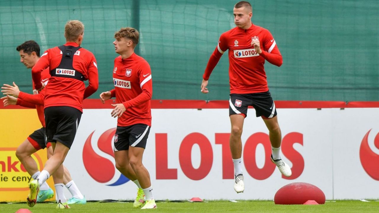 Nicola Zalewski (Ś) i Jakub Kamiński (P) na zgrupowaniu reprezentacji Polski (fot. Jacek Prondzyński / 400mm.pl)