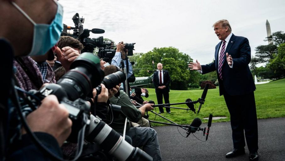 Trumpowi nie jest po drodze z większością mediów mainstreamowych (fot. Jabin Botsford/The Washington Post via Getty Images)