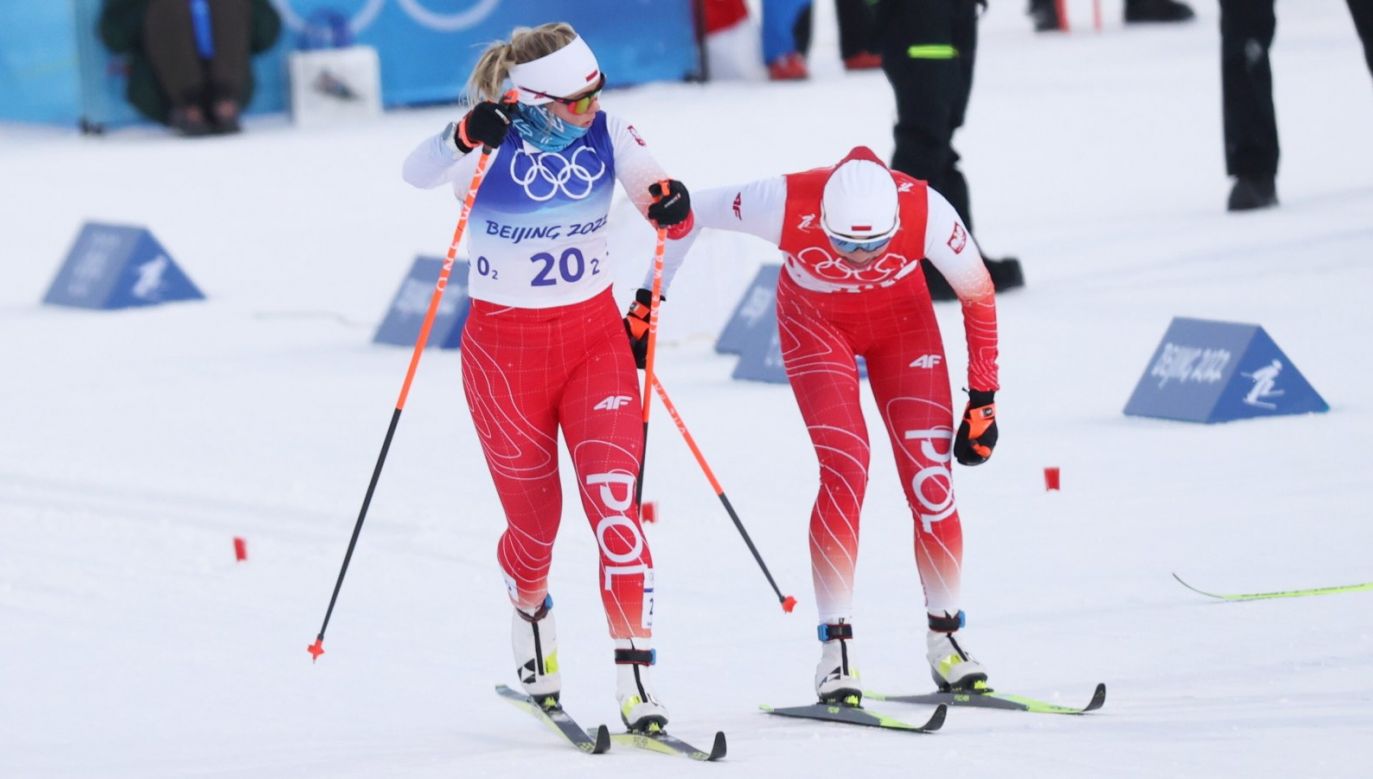 Izabela Marcisz (P) i Monika Skinder (L) kończą igrzyska na dziewiątym miejscu w sprincie drużynowym (fot. PAP/Grzegorz Momot)