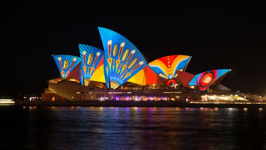 Sydney Opera House podczas Vivid Sydney, czyli Festiwalu Światła 29 maja 2013 r. Fot. Leelakajonkij/Shutterstock