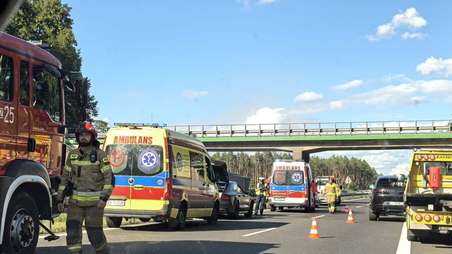 A6 zablokowana na wysokości Puszczy Goleniowskiej po wypadku (fot. Suszą! Szczecin)