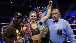 Po wygranej z Mary Spencer w Montrealu Mikaela Mayer została nową mistrzynią świata WBA, WBO i WBC w wadze junior średniej (fot. Getty Images)