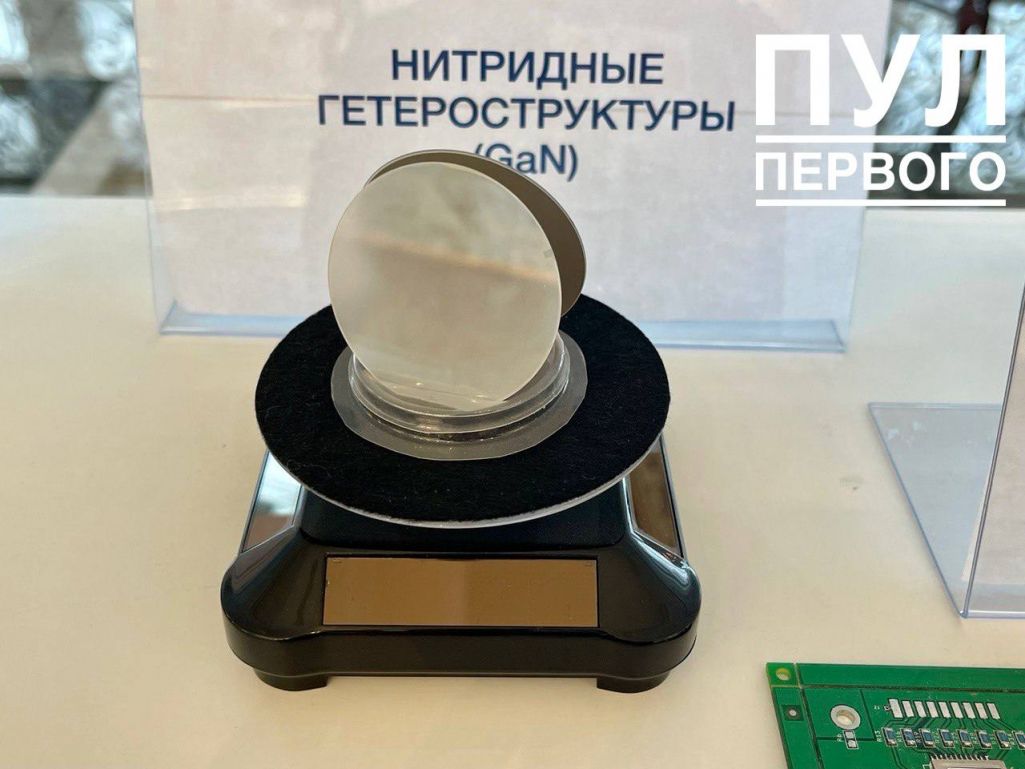 «Айчынныя распрацоўкі» ў мікраэлектроніцы, якімі пахваліліся перад Аляксандрам Лукашэнкам. Менск, Беларусь. 14 чэрвеня 2022 года. (Фота: pul_1 / Telegram)