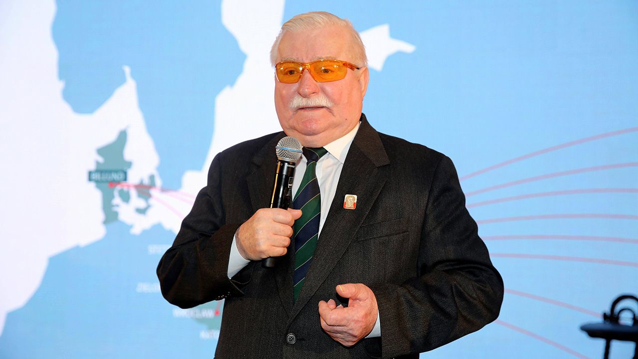 Dopiero po otrzymaniu broni załatwiano pozwolenia - pisze Wałęsa (fot. PAP/News Pictures)
