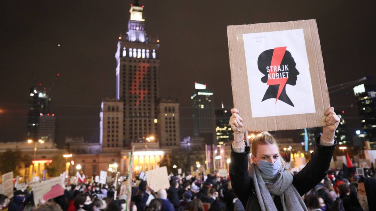 „Chwilami aż trudno uwierzyć, że takim językiem posługują się kobiety” (fot. PAP/Leszek Szymański) „Chwilami aż trudno uwierzyć, że takim językiem posługują się kobiety” (fot. PAP/Leszek Szymański)