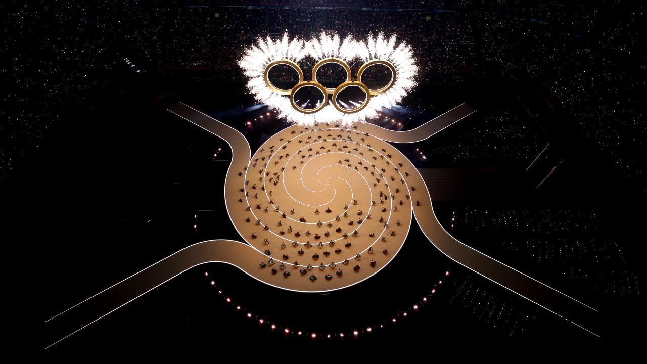 Na stadionie San Siro w Mediolanie trwa uroczystość otwarcia 25. zimowych igrzysk olimpijskich. W lożach honorowych zasiadło kilkunastu prezydent&oacute;w, wśr&oacute;d nich Karol Nawrocki,...