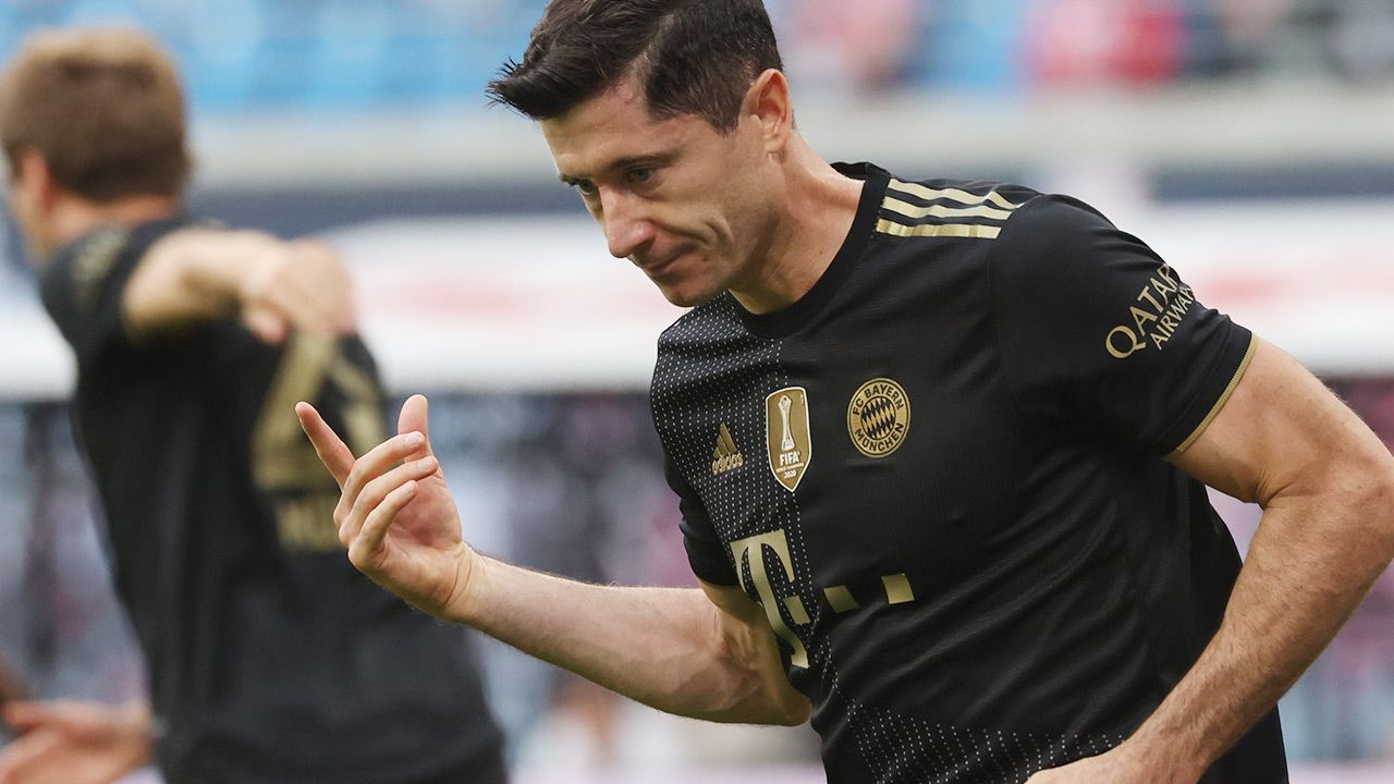 Robert Lewandowski kontuzji nabawił się w trakcie spotkania Bundesligi z RB Lipsk (fot. PAP/EPA/FILIP SINGER) Robert Lewandowski kontuzji nabawił się w trakcie spotkania Bundesligi z RB Lipsk (fot. PAP/EPA/FILIP SINGER)