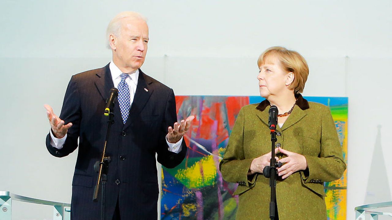 Joe Biden i Angela Merkel (fot. Christian Marquardt-Pool/Getty Images)