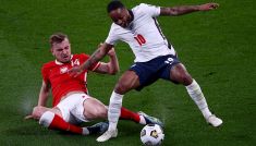 Michał Helik w starciu z Raheemem Sterlingiem (fot. Getty)