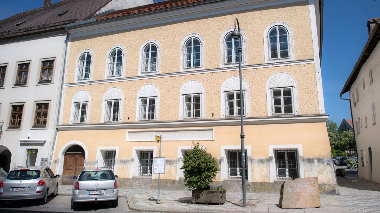 Dom, w którym urodził się Adolf Hitler (fot. PAP/EPA/CHRISTIAN BRUNA)