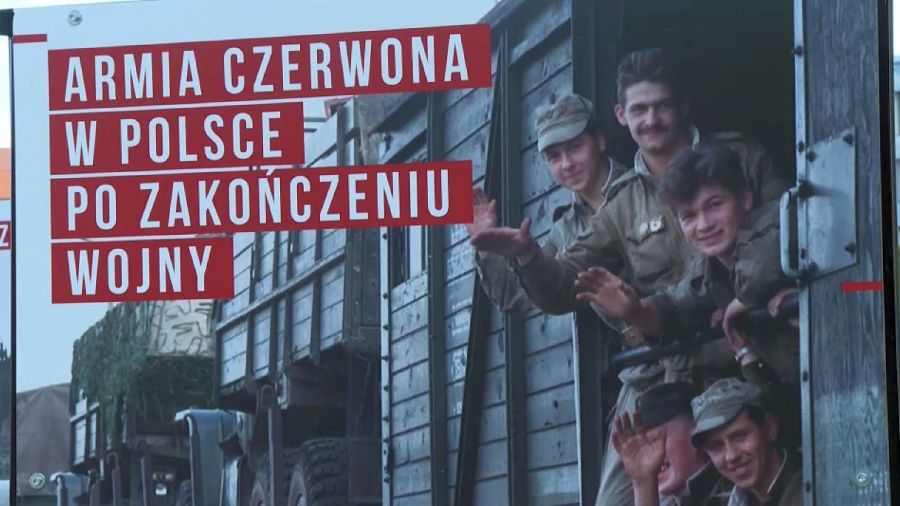 „Domy płoną, kobiety krzyczą…” – wystawa IPN o zbrodniach Armii Czerwonej (fot. PAP/Adam Warżawa)