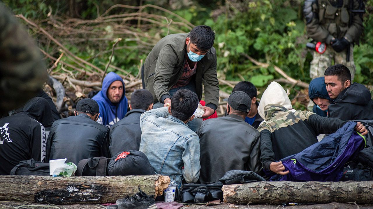 Migrantów na Białorusi jest coraz więcej (fot. Attila Husejnow/SOPA Images/LightRocket via Getty Images) Migrantów na Białorusi jest coraz więcej (fot. Attila Husejnow/SOPA Images/LightRocket via Getty Images)