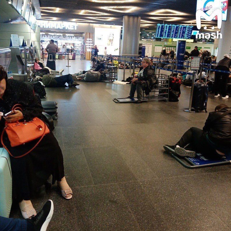  Passengers awaiting the departure of planes grounded by the Ukrainian airstrike. May 7, 2025 Photo: Mash / Telegram